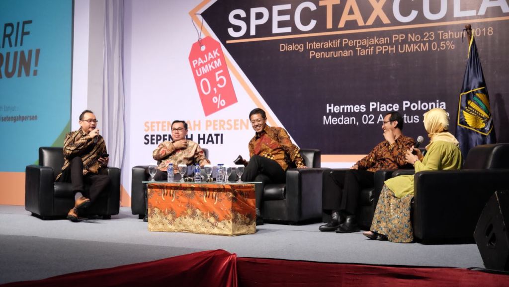 Dialog Interaktif antara Direktur Hestu Yoga Saksama (Direktur P2Humas DJP), Yustinus Prastowo (Direktur CITA) dan Leonard Tarigan (Klik46) dipandu Cak Lontong.