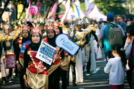 Mengingatkan masyarakat akan pentingnya menyampaikan kewajiban tahunannya melalui pagelaran seni.
