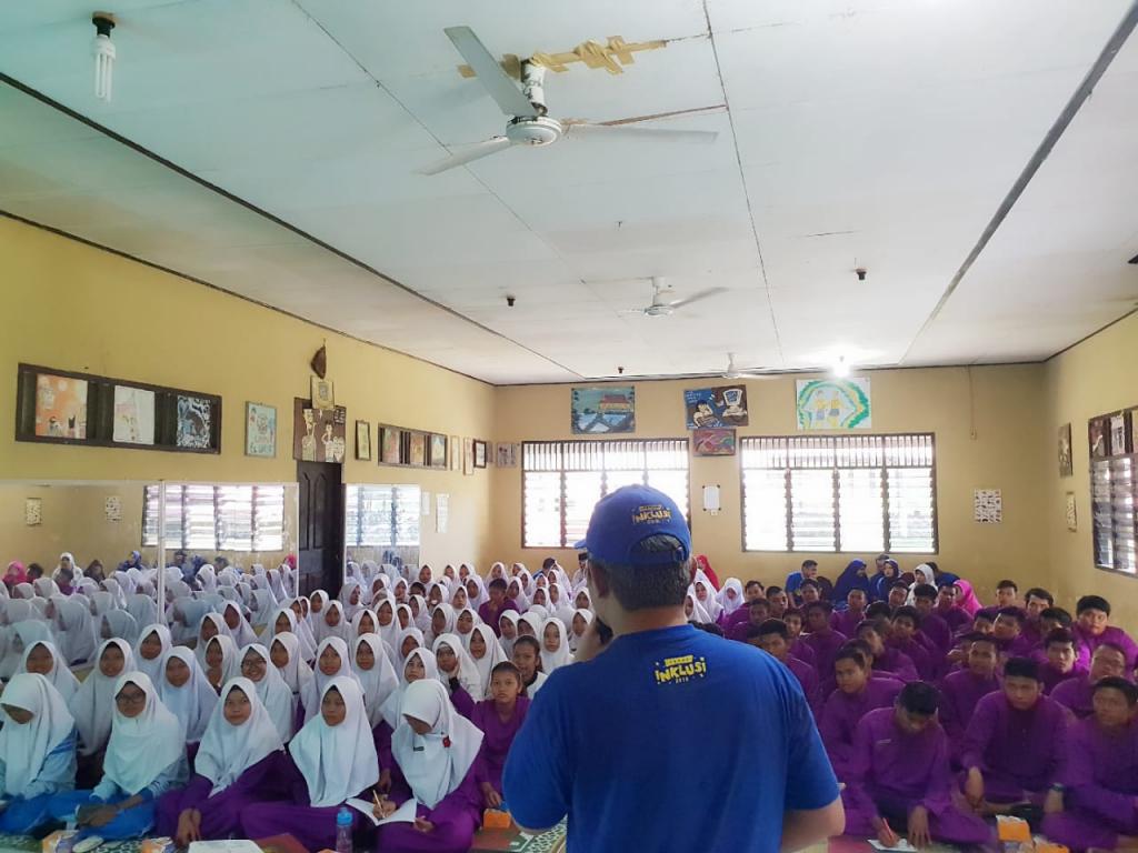 Penyampaian Materi oleh Kepala Seksi Ekstensifikasi dan Penyuluhan KPP Pratama Rengat.