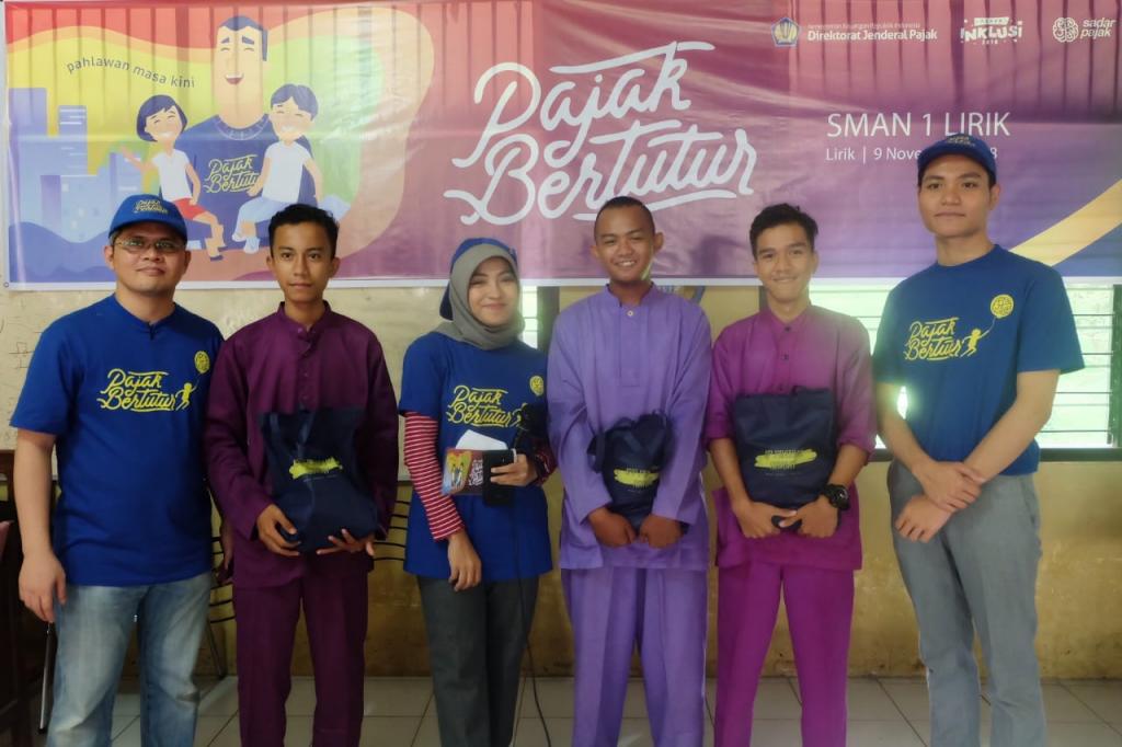 Foto Bersama Pemenang Lomba Fotografi Bertema Pahlawan Masa Kini.