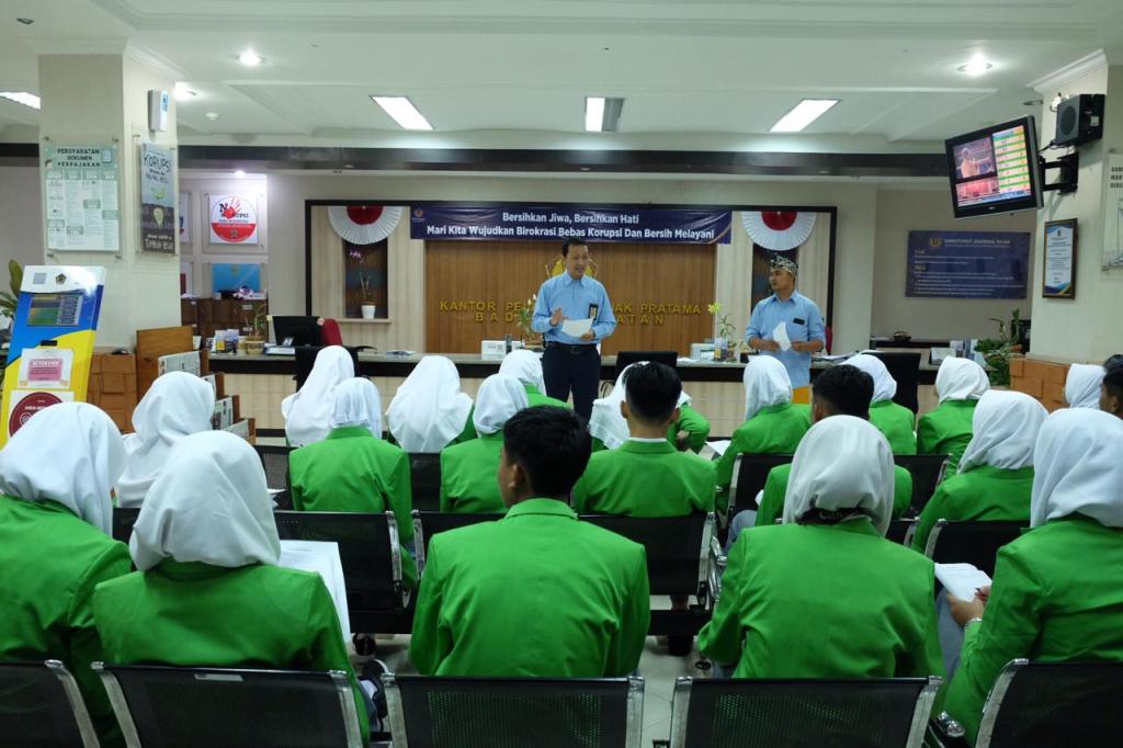 Pemaparan Prosedur Pelayanan oleh kepala seksi Pelayanan KPP Pratama Badung Selatan