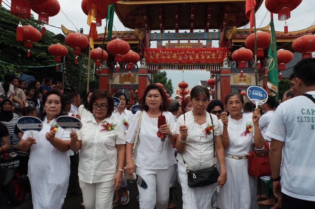 Perserta Festival Mendapatkan Souvenir dari Kanwil DJP Sulutenggomalut