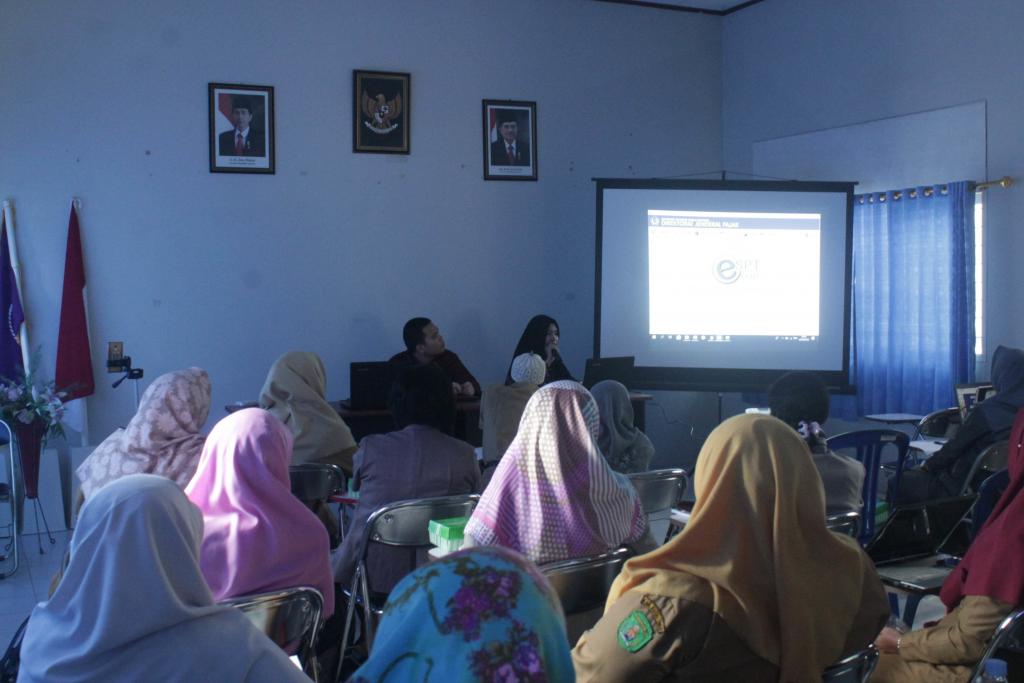 Para peserta menyimak materi terkait aplikasi E-SPT