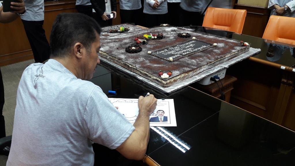 Penulisan kesan dan pesan oleh Kepala Kanwil Jaksel I