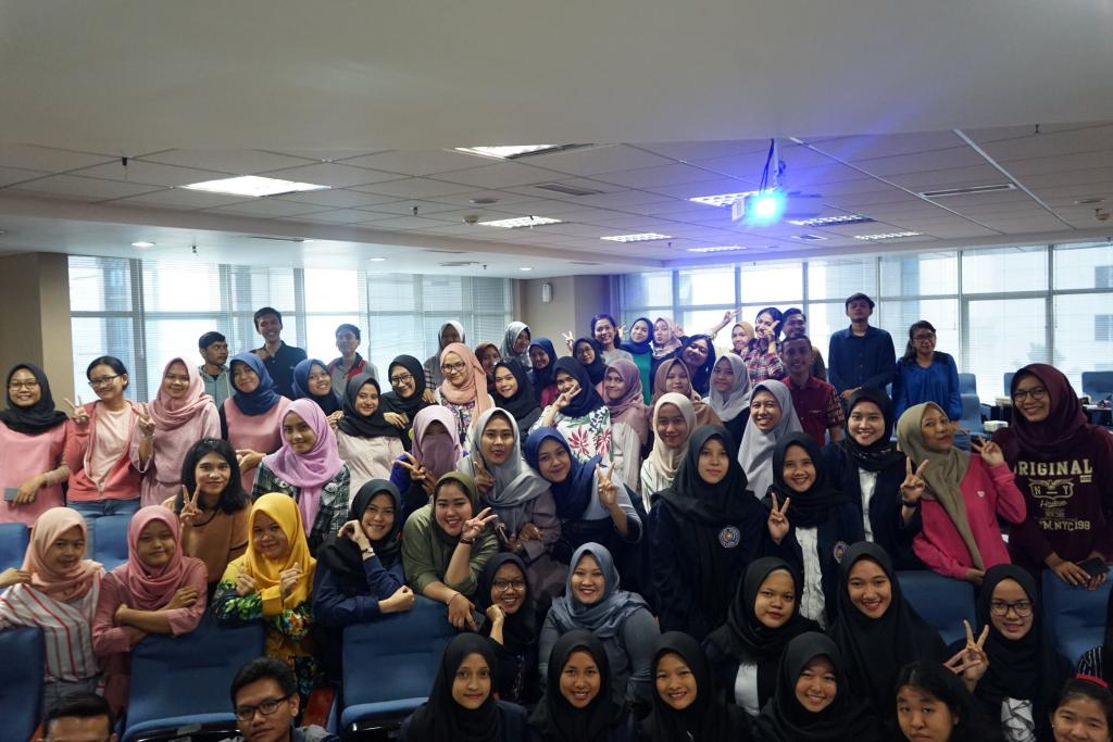 Foto bersama seluruh mahasiswa peserta Relawan Pajak