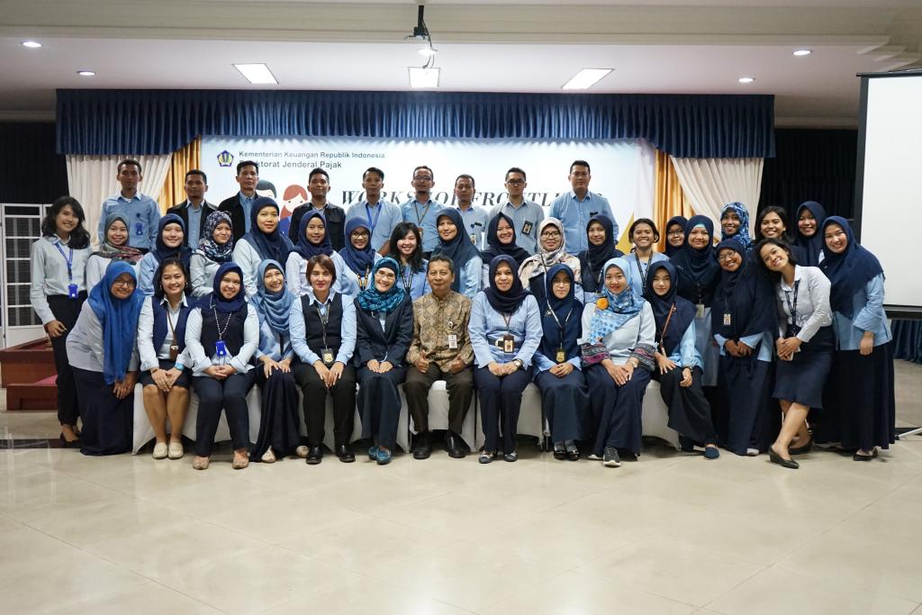 Foto bersama seluruh peserta workshop frontliner