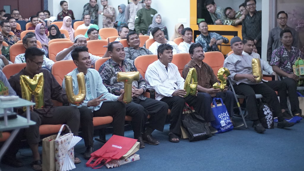 Paling depan, Pejabat Eselon IV dan Pelaksana yang dimutasi