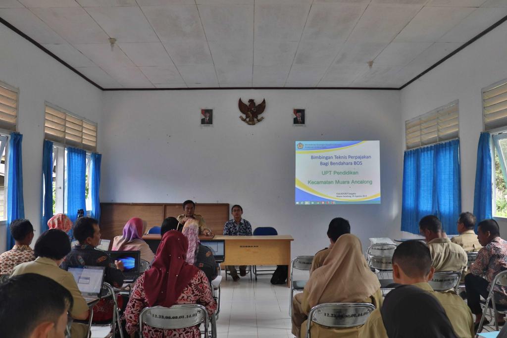 Pembukaan bimbingan teknis perpajakan oleh kepala UPTD Pendidikan Muara Ancalong
