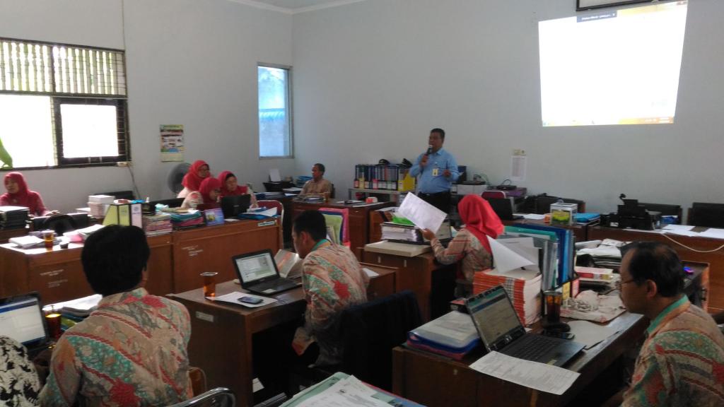 Narasumber memutar video tutorial SPT Tahunan S