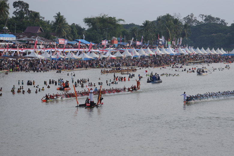 Pacu Jalur 4