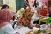 Siti Mardiah, Pengajar TK Aisyiyah Blimbing, serius mengisi SPT Tahunan