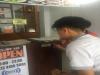Penyuluh saat menempelkan stiker "Bayar pajak keren"