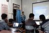 Pegawai KP2KP menjelaskan tatacara update e-Faktur