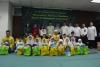 Foto bersama anak yatim piatu dari panti asuhan Monggo Maju Bersama